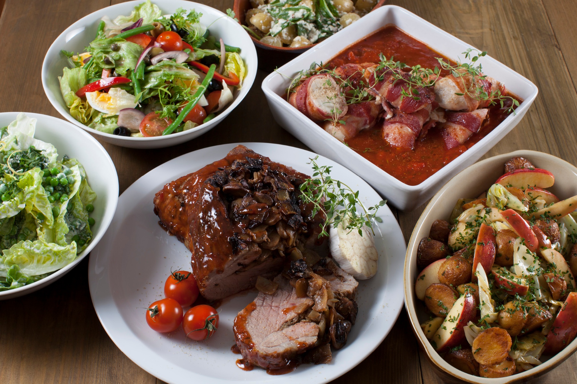Sommerbuffet med kød og salater