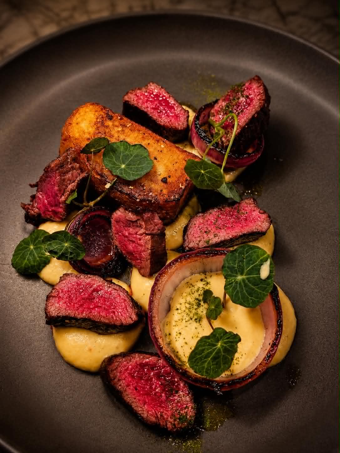 Rosastegt oksemørbrad med kartoffelterrin